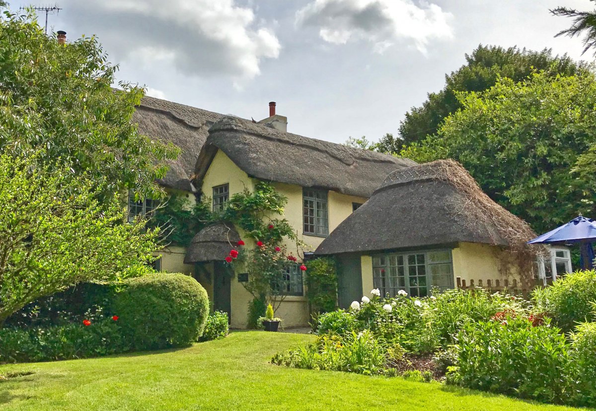 Beck Cottage - external aspect in beautiful mature gardens